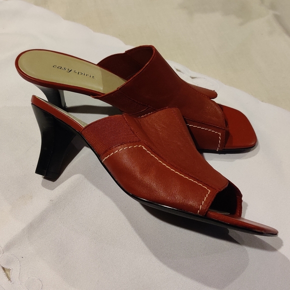 Red 8.5w Easy Spirit Heels - Picture 5 of 5